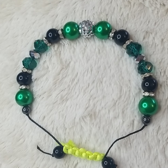 Green and Black Beaded Bracelet - Picture 2 of 2